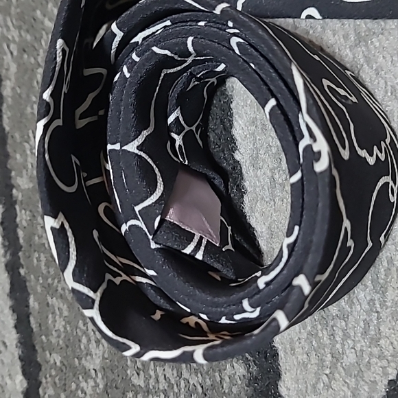 VINTAGE Disney Mickey Mouse & Pluto Silhouettes Silk Dress Tie - Picture 7 of 8